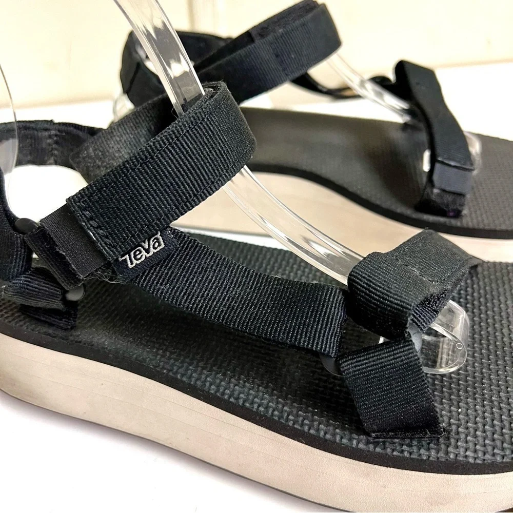 TEVA Flatform Universal sandals in Black womens size 10M Hiking comfy.